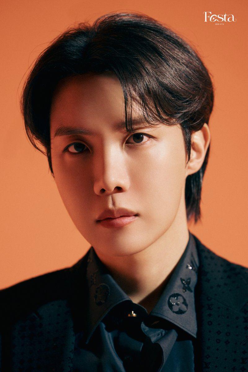 《Killin' It Girl (feat. GloRilla)》這首歌還榮登「數位歌曲銷售」榜首。