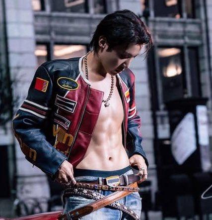 J-Hope專輯穩居Billboard Global第二名。