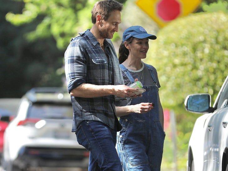 珍妮花分享相片,祝前夫班艾弗力父親節快樂。