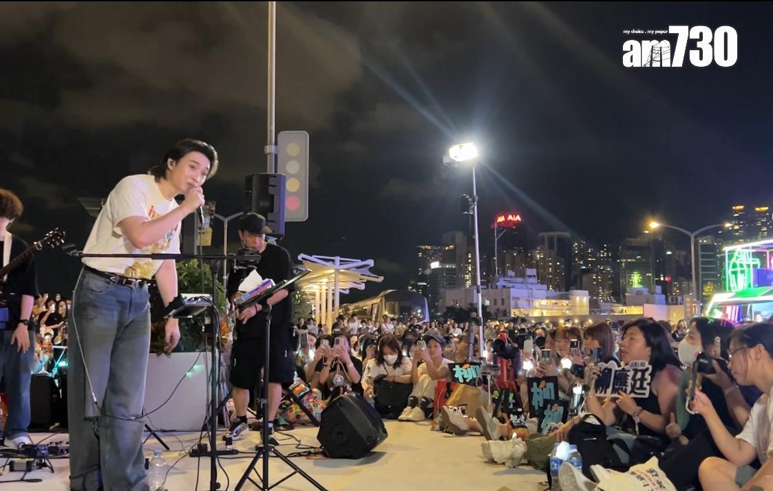 Jer日前於灣仔海濱舉行《大人之後 - Live Togather》busking。(娛樂組攝)