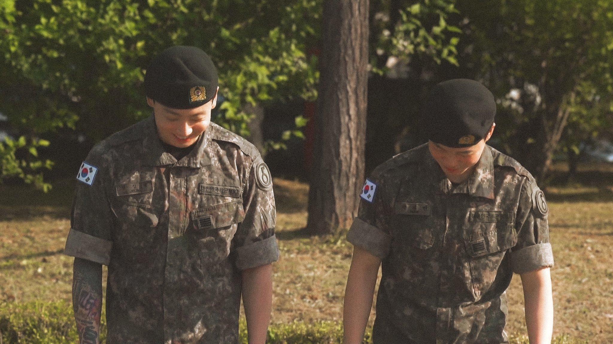 接受訪問前,兩人向在場記者及fans鞠躬。