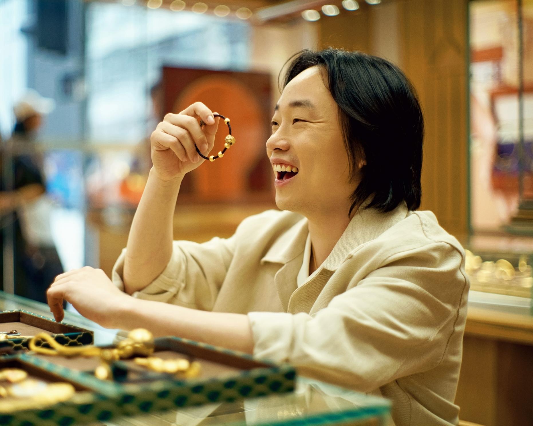 歐陽萬成走入周生生深水埗青山道主題店大開眼界。