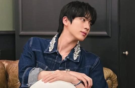 隨著《Don't Say You Love Me》受到全球聽眾的喜愛,Jin的音樂路愈來愈光明。