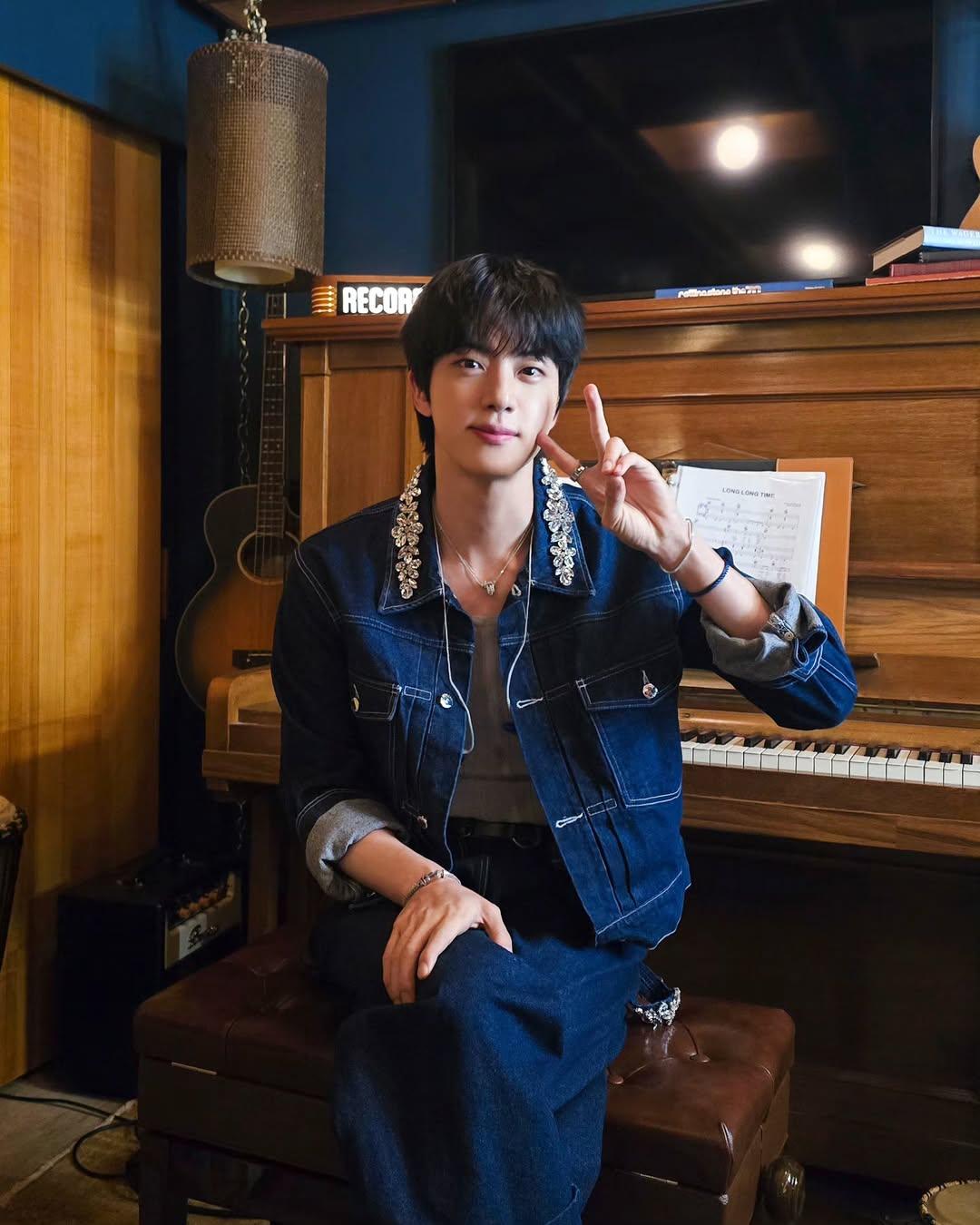 Jin已經成為與Bad Bunny、Playboi Carti等頂尖藝人齊名的歌手。