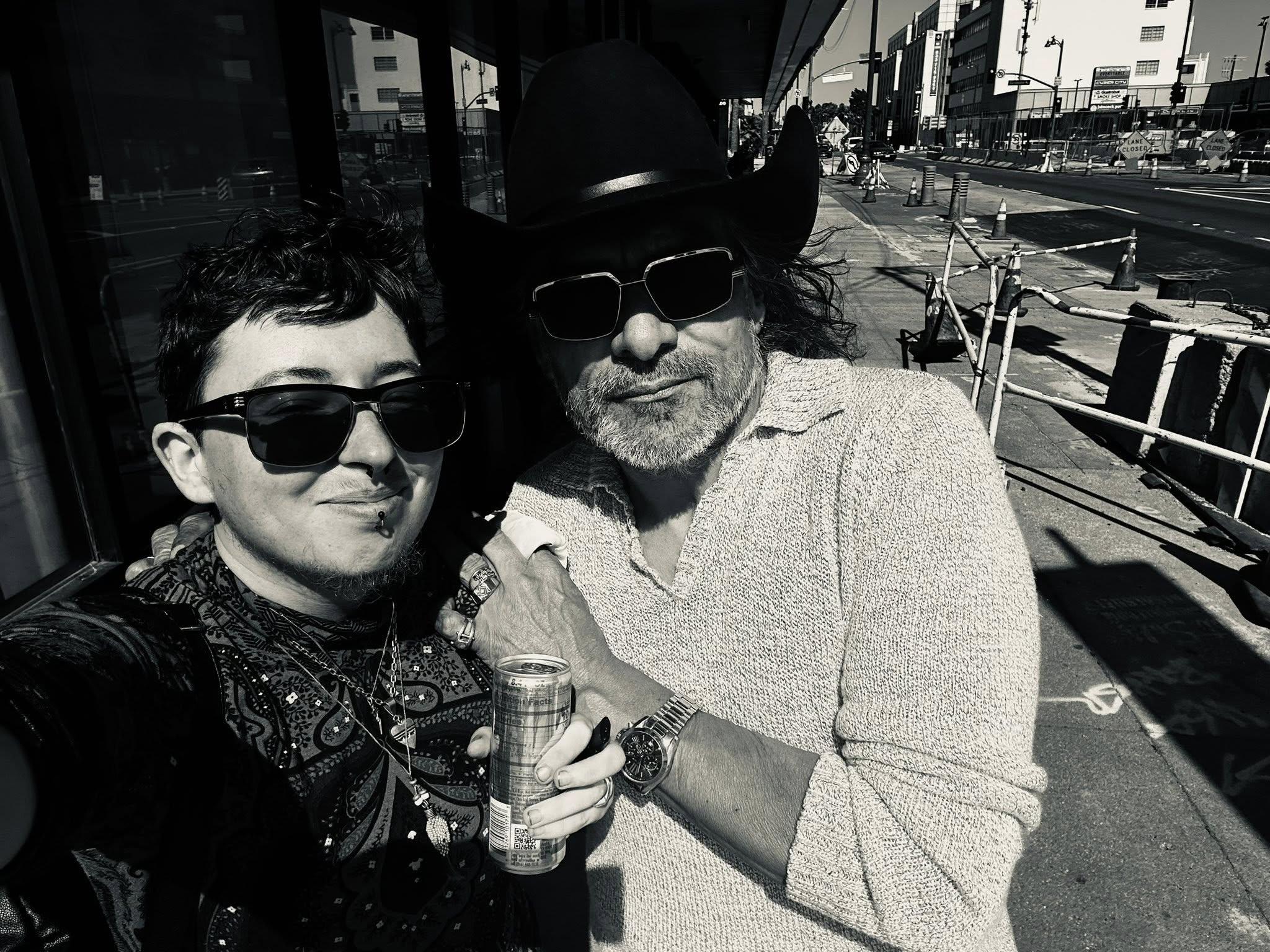 Gonzales指,他與Joss的舊居街坊,因為兩人的同性戀關係,騷擾他們長達兩年。