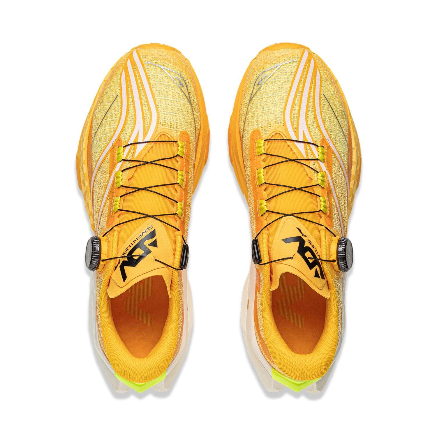 越野跑鞋的盧2 PRO提供不同顏色選擇。