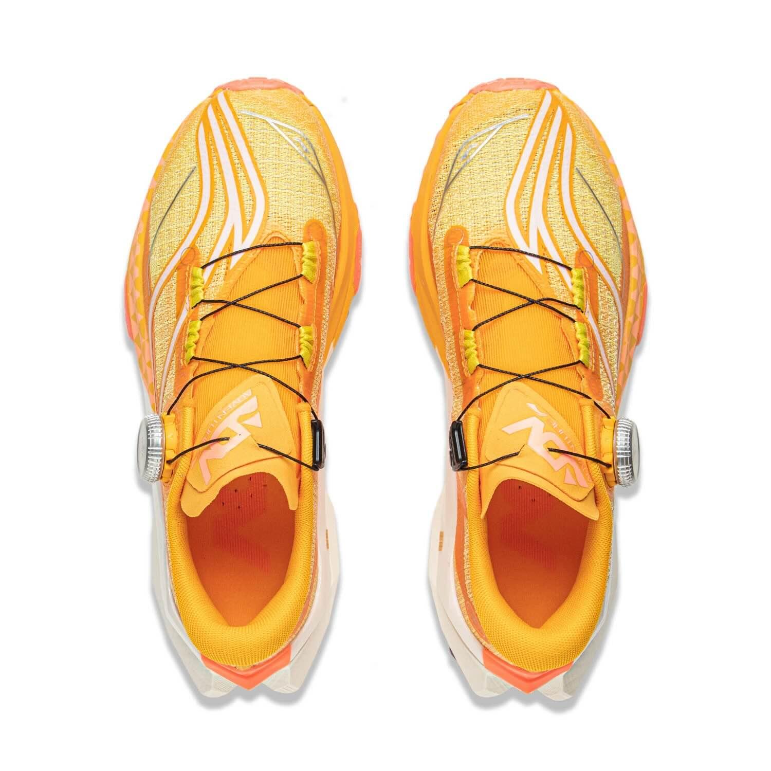 越野跑鞋的盧2 PRO提供不同顏色選擇。