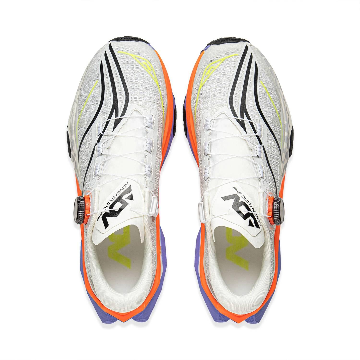 越野跑鞋的盧2 PRO提供不同顏色選擇。