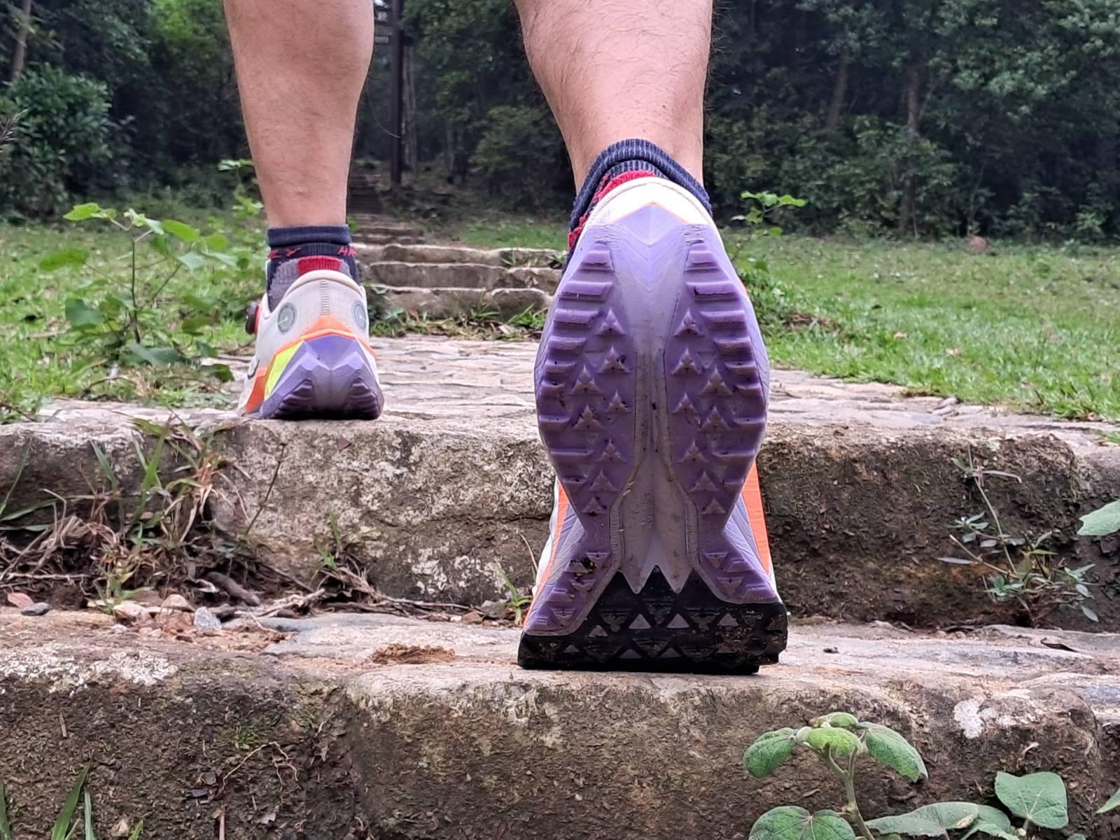 跑手買鞋時候,記得要將旋輪內的鞋帶完全拉出,確保系統運作暢順。