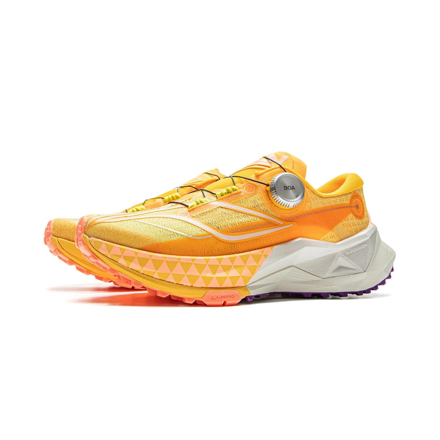 越野跑鞋的盧2 PRO提供不同顏色選擇。