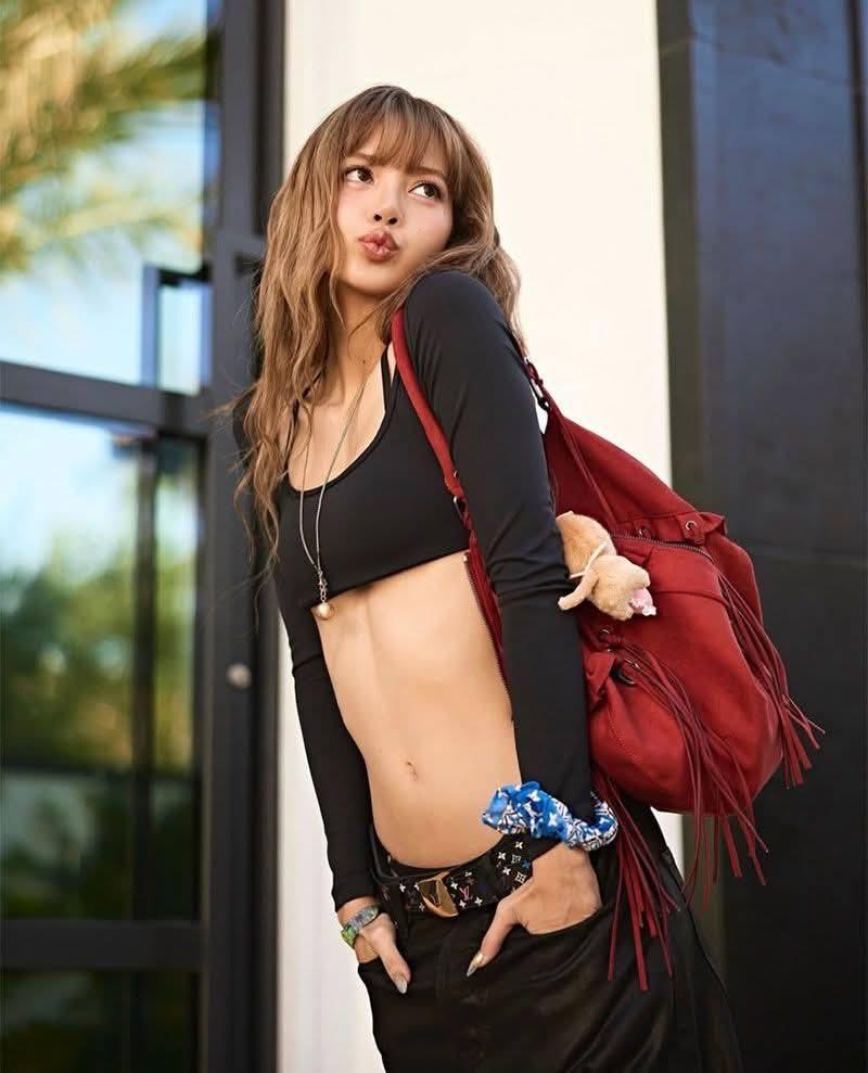 紀錄片拍下Lisa在個人藝術之路上的成長與變化。