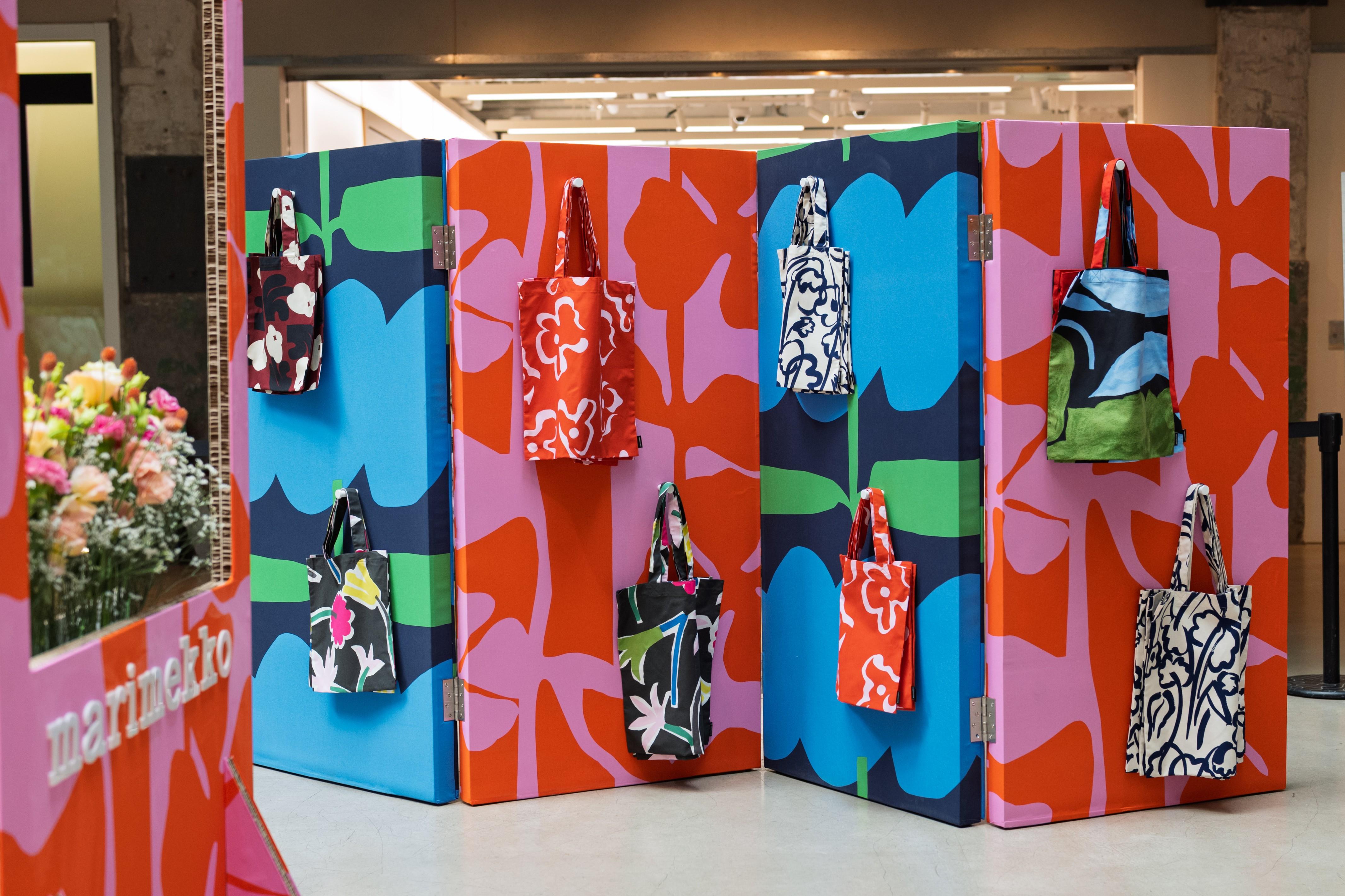 限量產品包括Tote bag、零錢包、多功能小包、家品、收藏明信片等