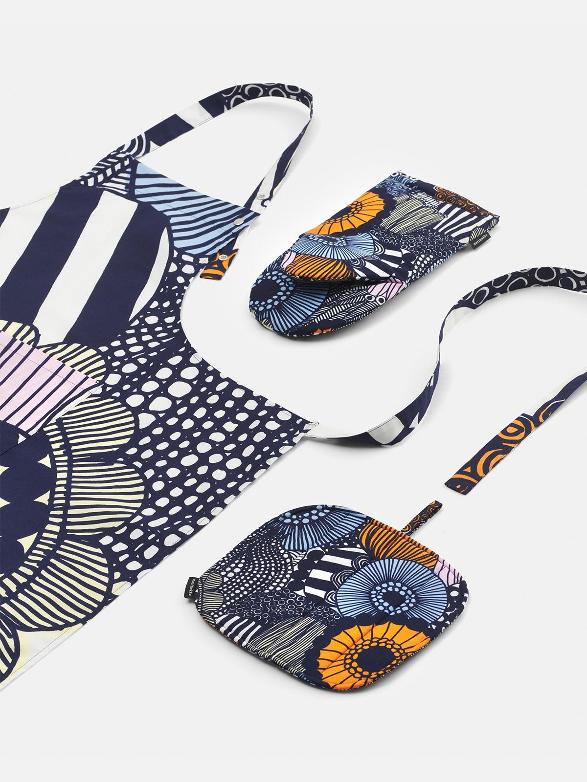 Marimekko Siirtolapuutarha Oven Mitten $250