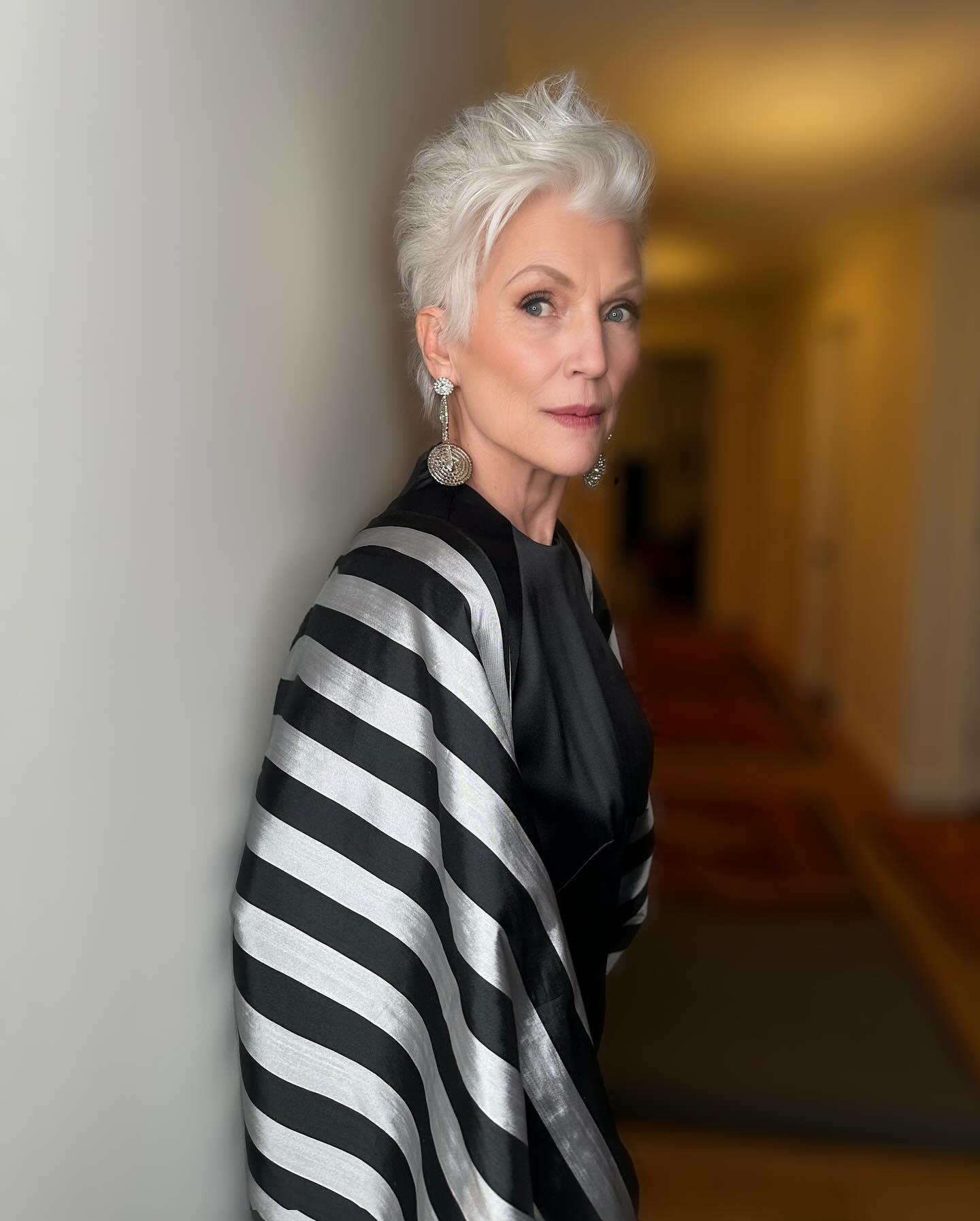 Maye Musk分享有關G-Dragon揸Cybertruck的帖子。