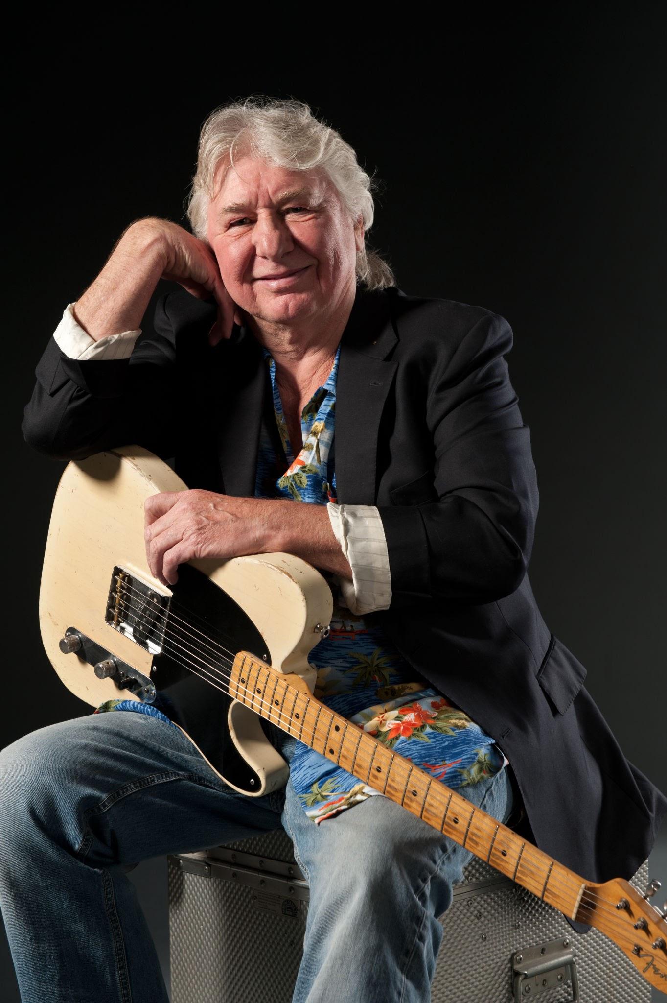 Mick曾與多位搖滾樂壇名人合作,包括The Beatles的George Harrison。