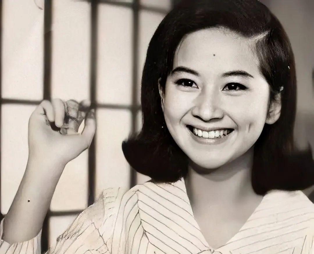 薛家燕年青的時候。