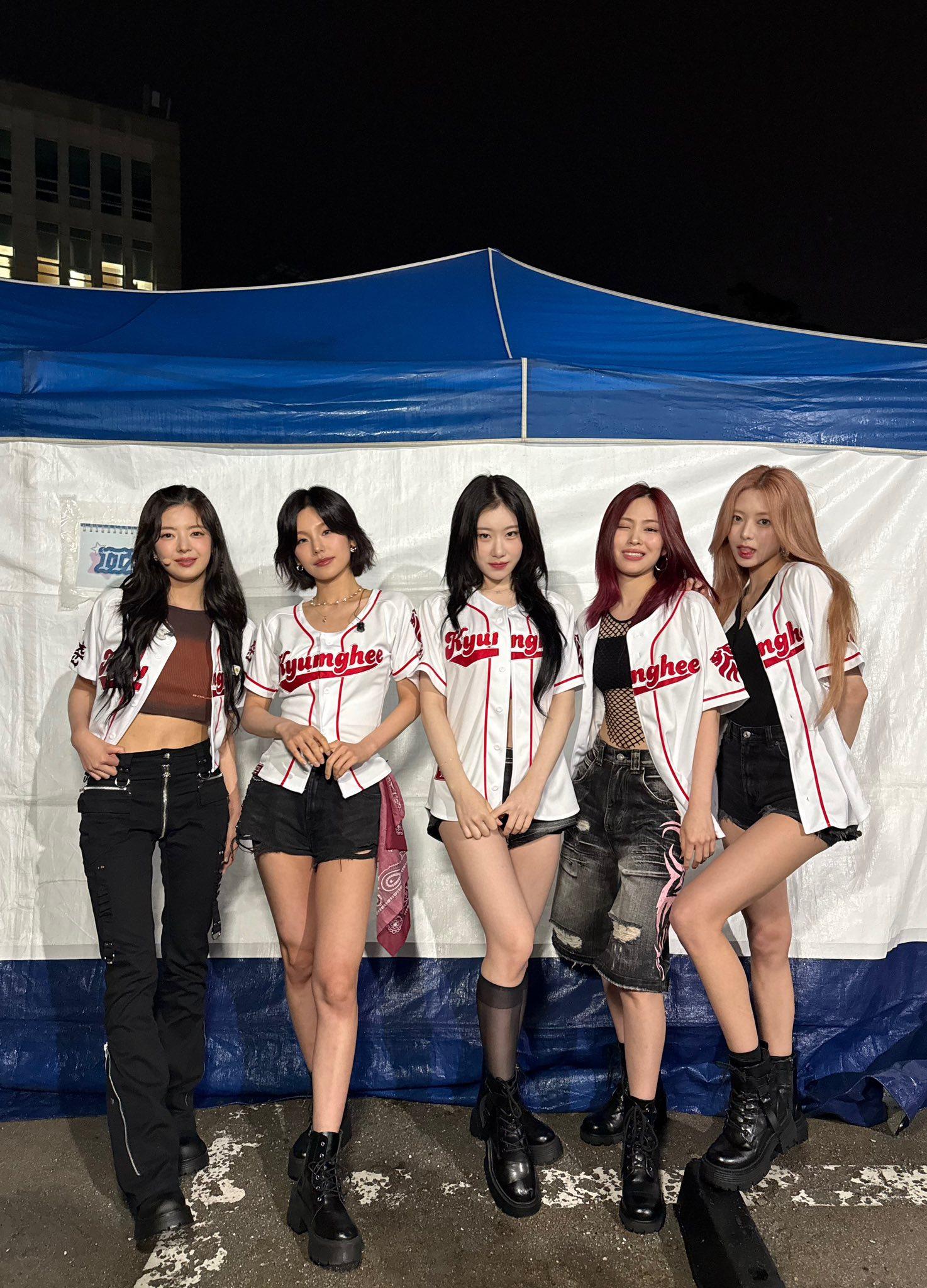 ITZY終於以完整5人陣容回歸。