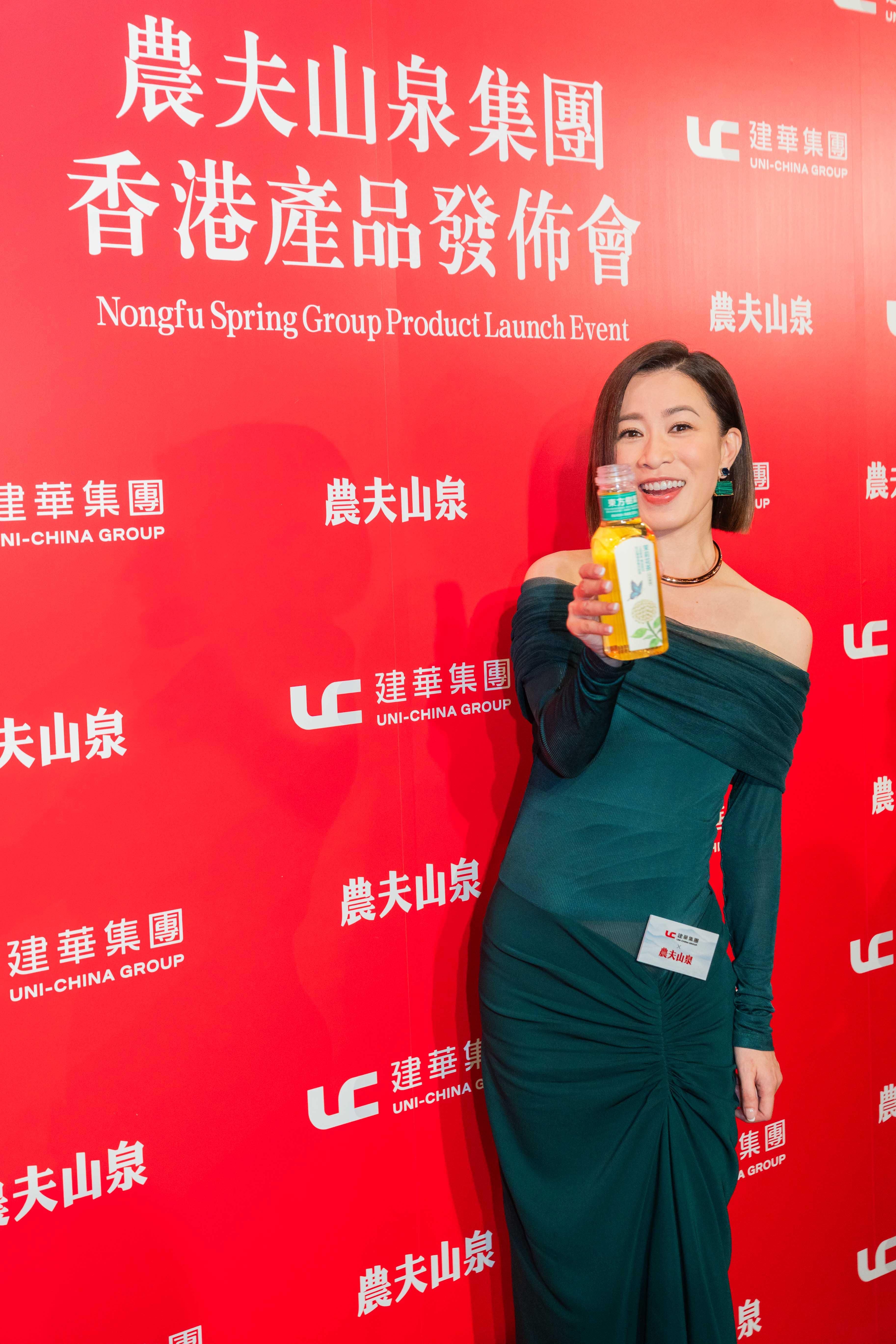 佘詩曼指,這次代言非常開心,可以邊享受拍攝、邊歎靚茶。