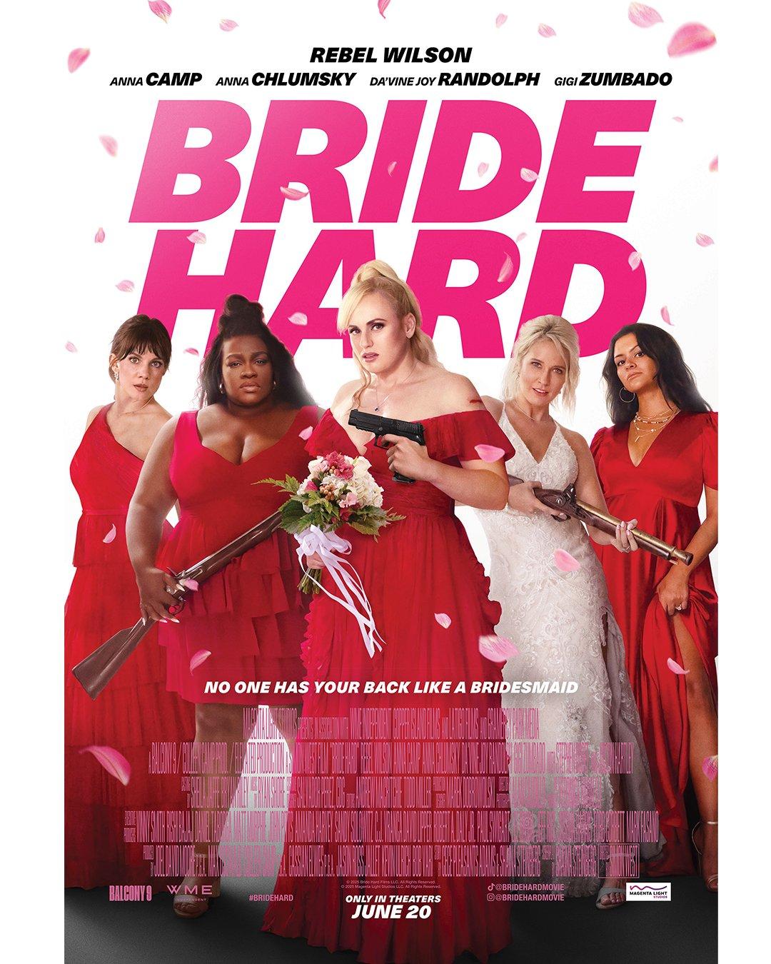 Rebel Wilson在《完美巨聲幫》影海報時,已經是企C位。