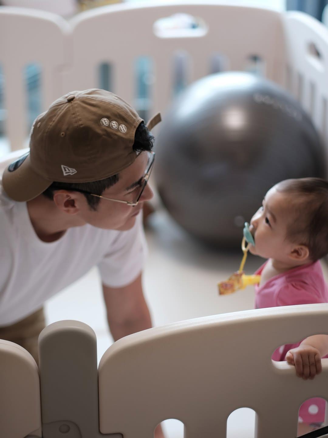 陳家樂協助照顧女兒Camila。(連詩雅IG)