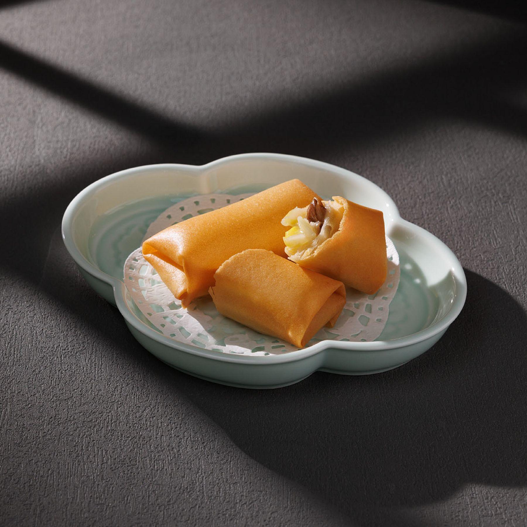 清炒六月黃蟹粉加配三娘春卷(另加$30)