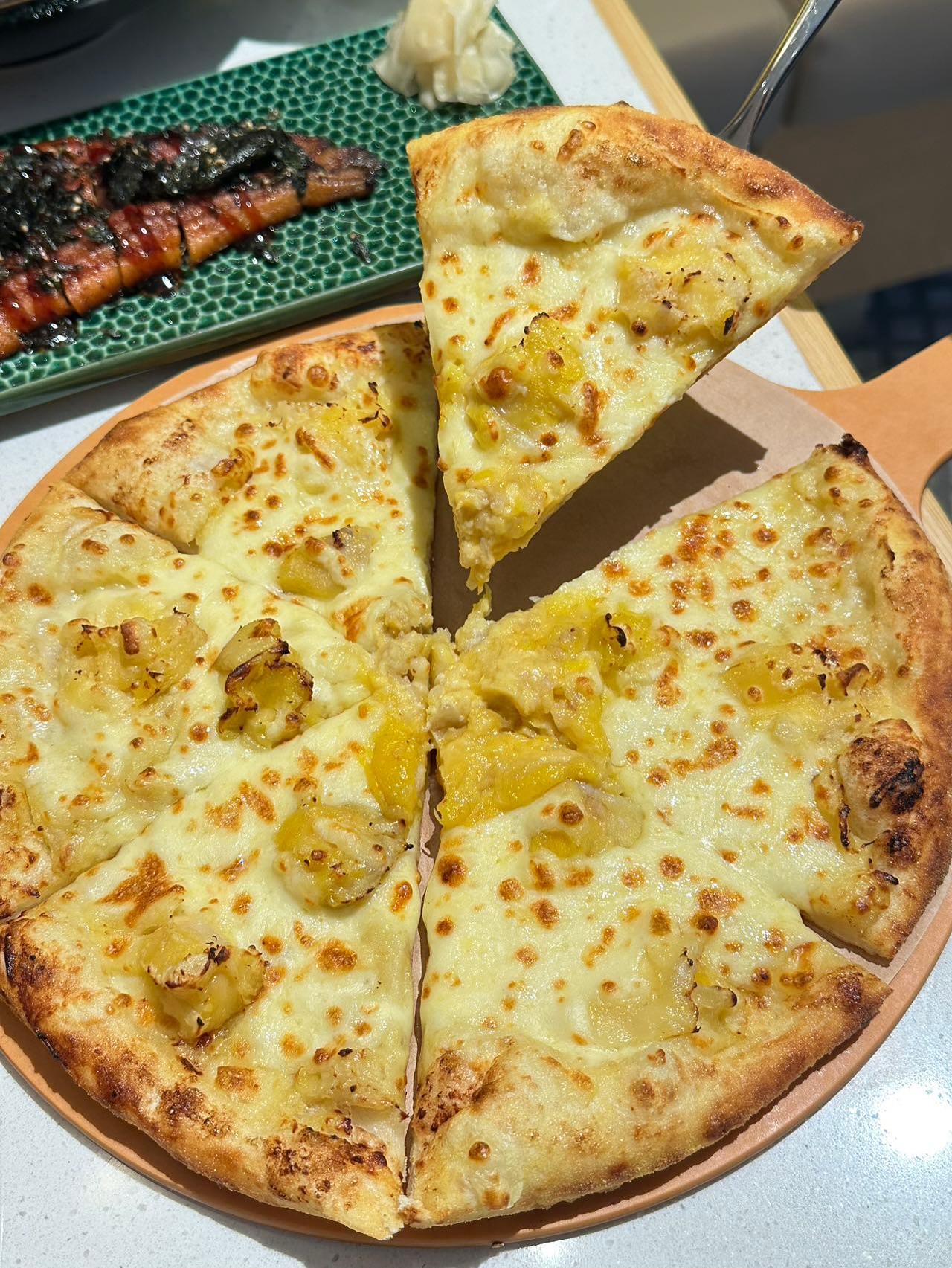 真果肉貓山王榴槤披薩$288(Sum媽思Sze Facebook圖片)