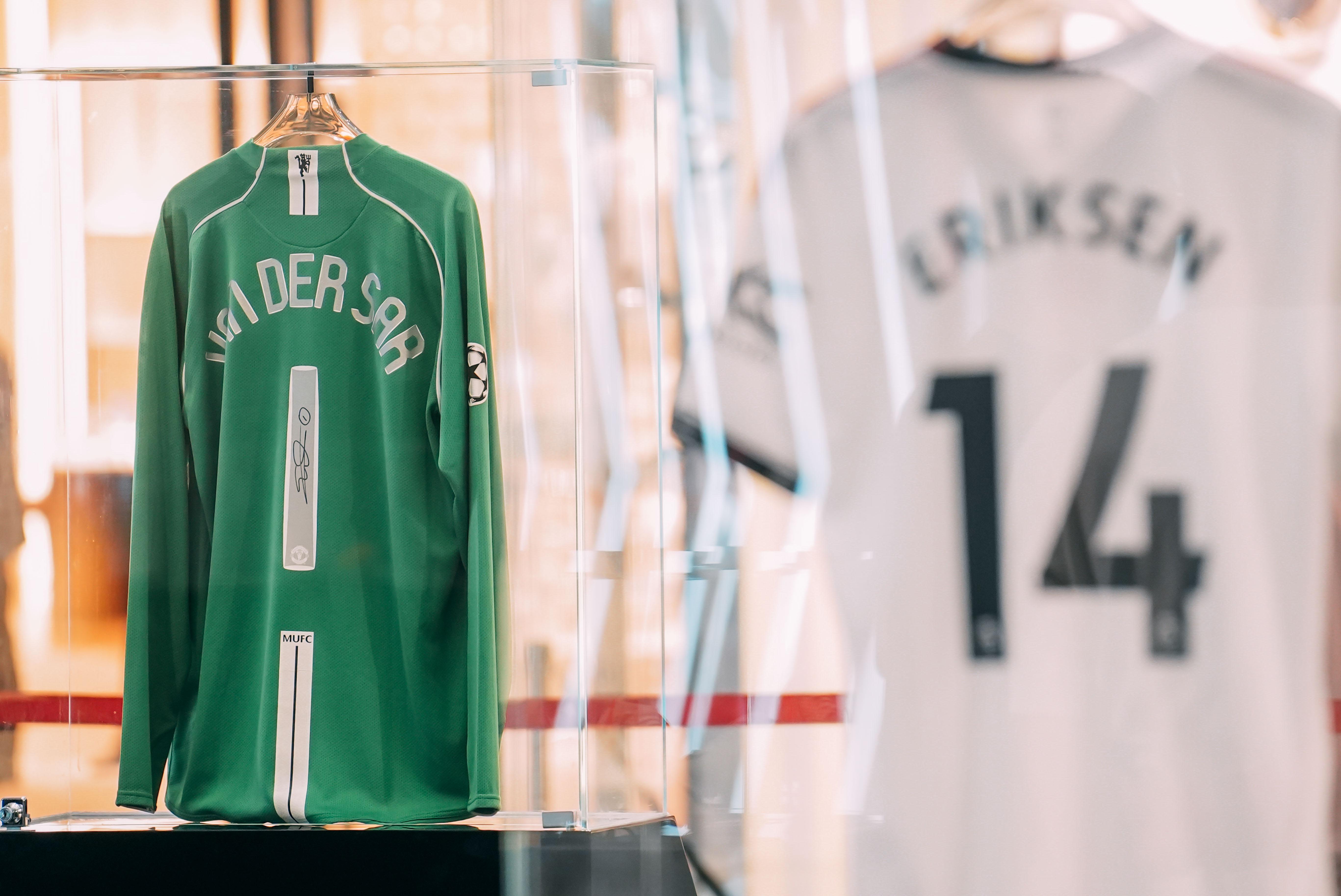 展覽展出一系列曼聯名將簽名戰衣戰鞋。
