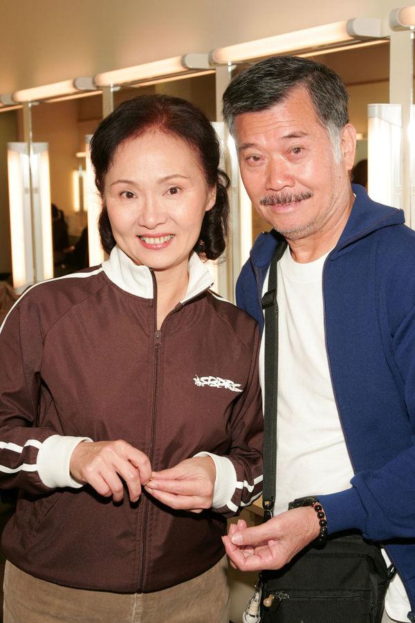 雪妮與唐佳非常恩愛。