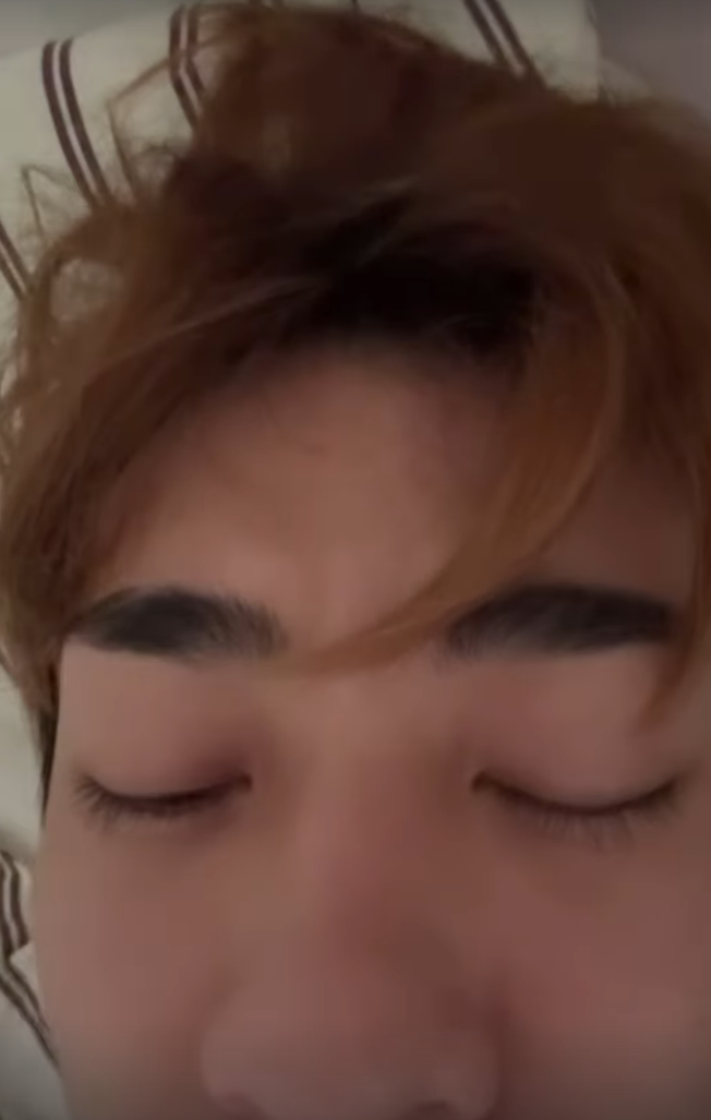 Tyson Yoshi在床上自拍影片報喜。