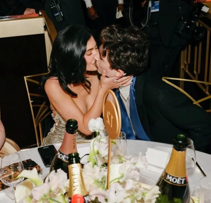 Timothee與Kylie經常放閃,懶理旁人目光。