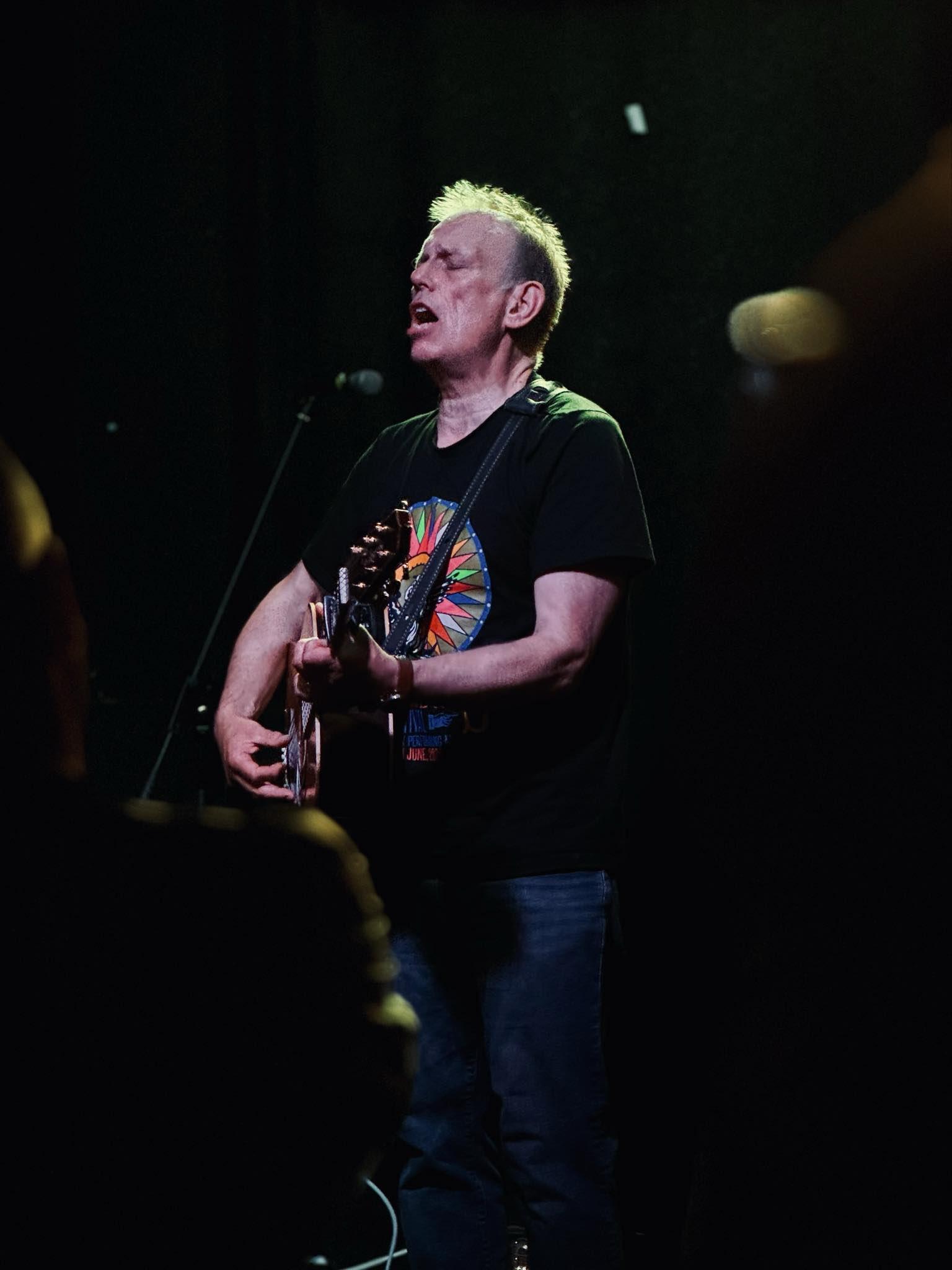 Tom Hingley共推出了7張solo專輯,亦會在香港場中表演。