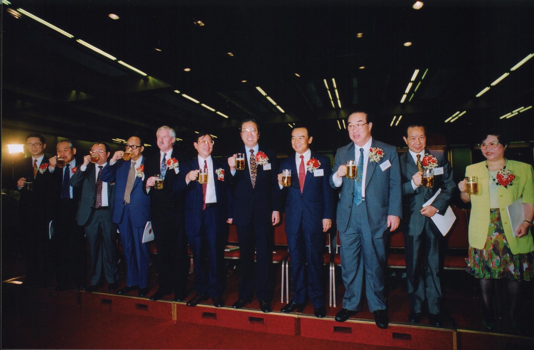 港交所25周年!上市金鑼將巡遊香港 兩周走遍9個地點