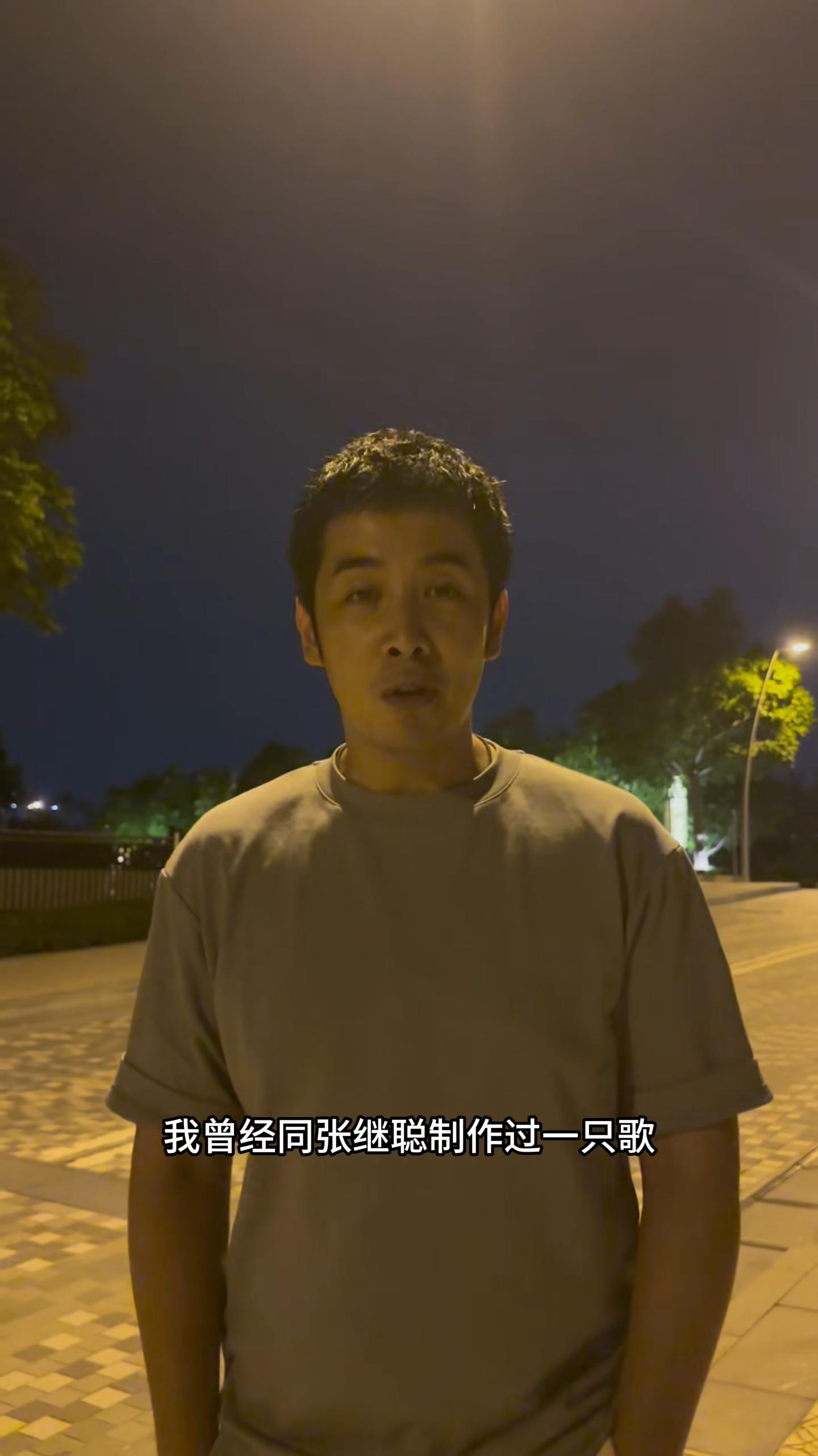 李日朗拍片表示「其實我已經離開咗娛樂圈,無做歌手好多年喇」,同時透露當年出歌被指浪費時間。