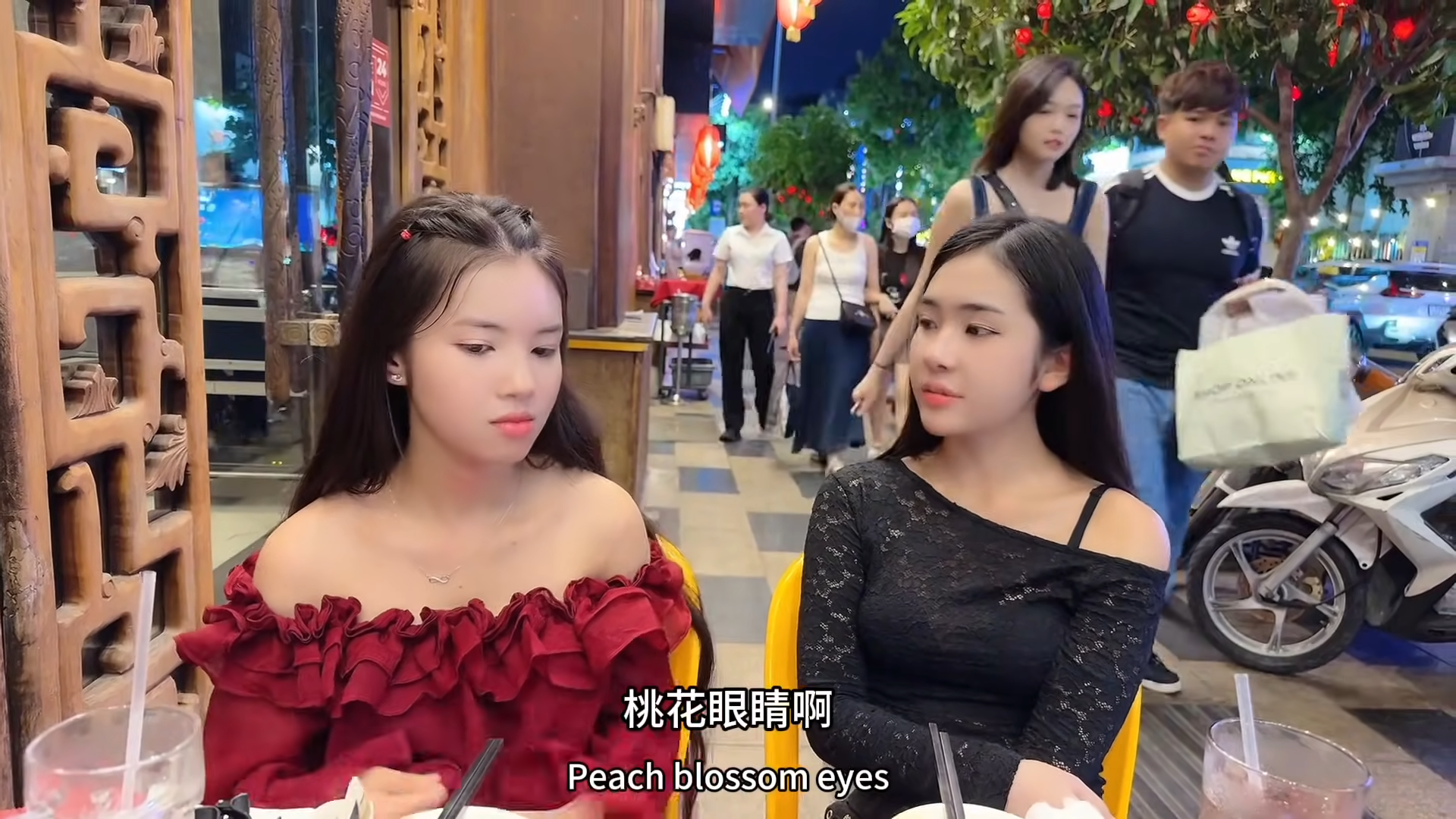 越南YouTuber的影片中見到混血肥仔與丁丁影踪。