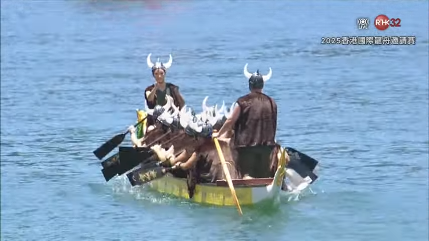 余香凝的隊伍叫「馴龍記」,隊員估計是電影公司的員工。