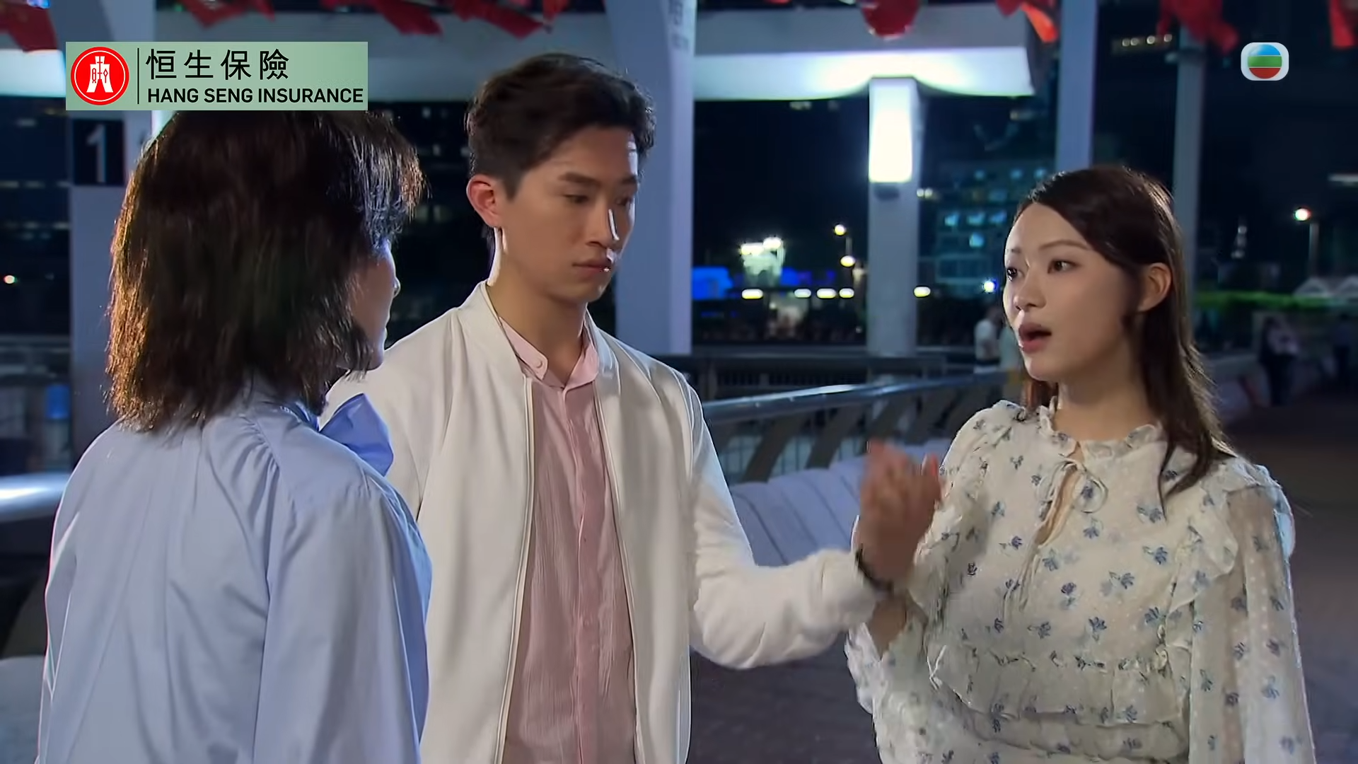 每當葉蒨文與曾展望在劇中有親暱舉動,曾展望都會耳仔紅。