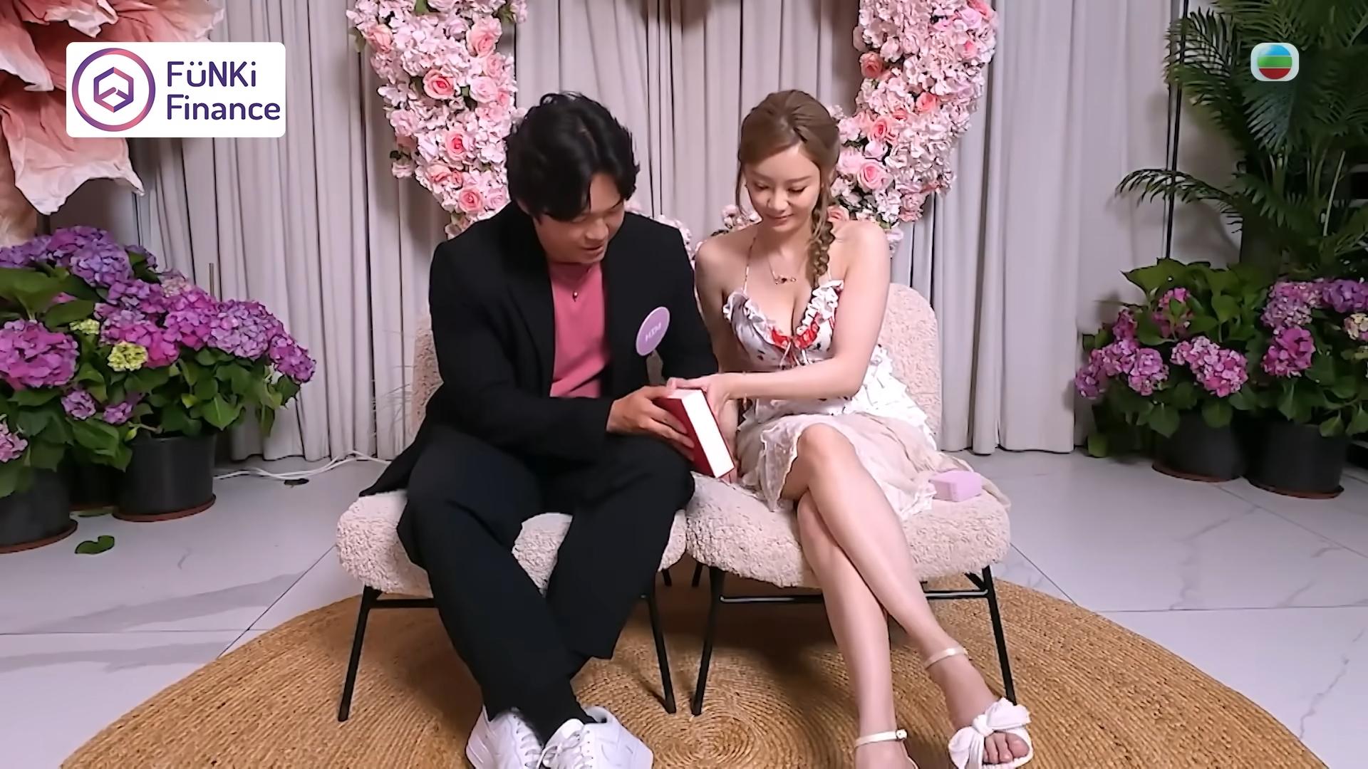 林澤謙被女神葉蒨文選上,兩人甜蜜互動。