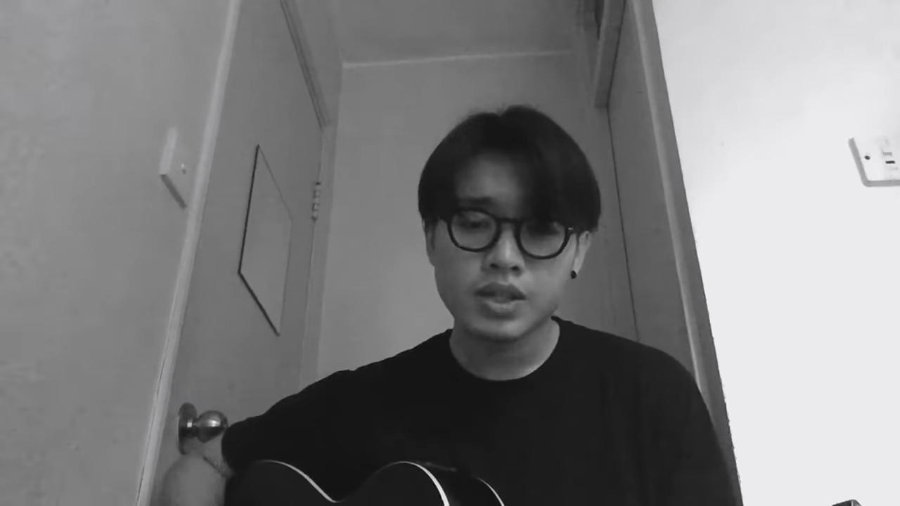 Jer柳應廷未出道前,曾拍片翻唱樂隊「咖啡因公園」的《走》,不少fans都要求聽live版。(截圖)