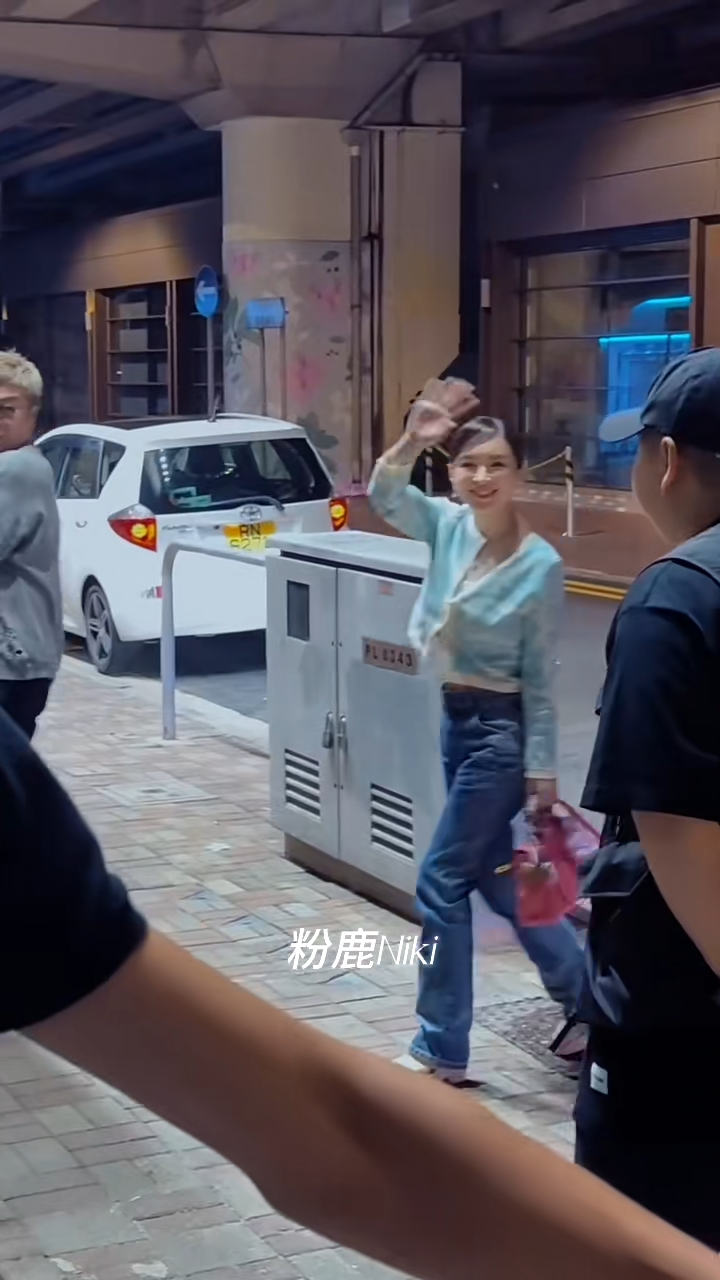 濱崎步與團隊移師到銅鑼灣打邊爐。