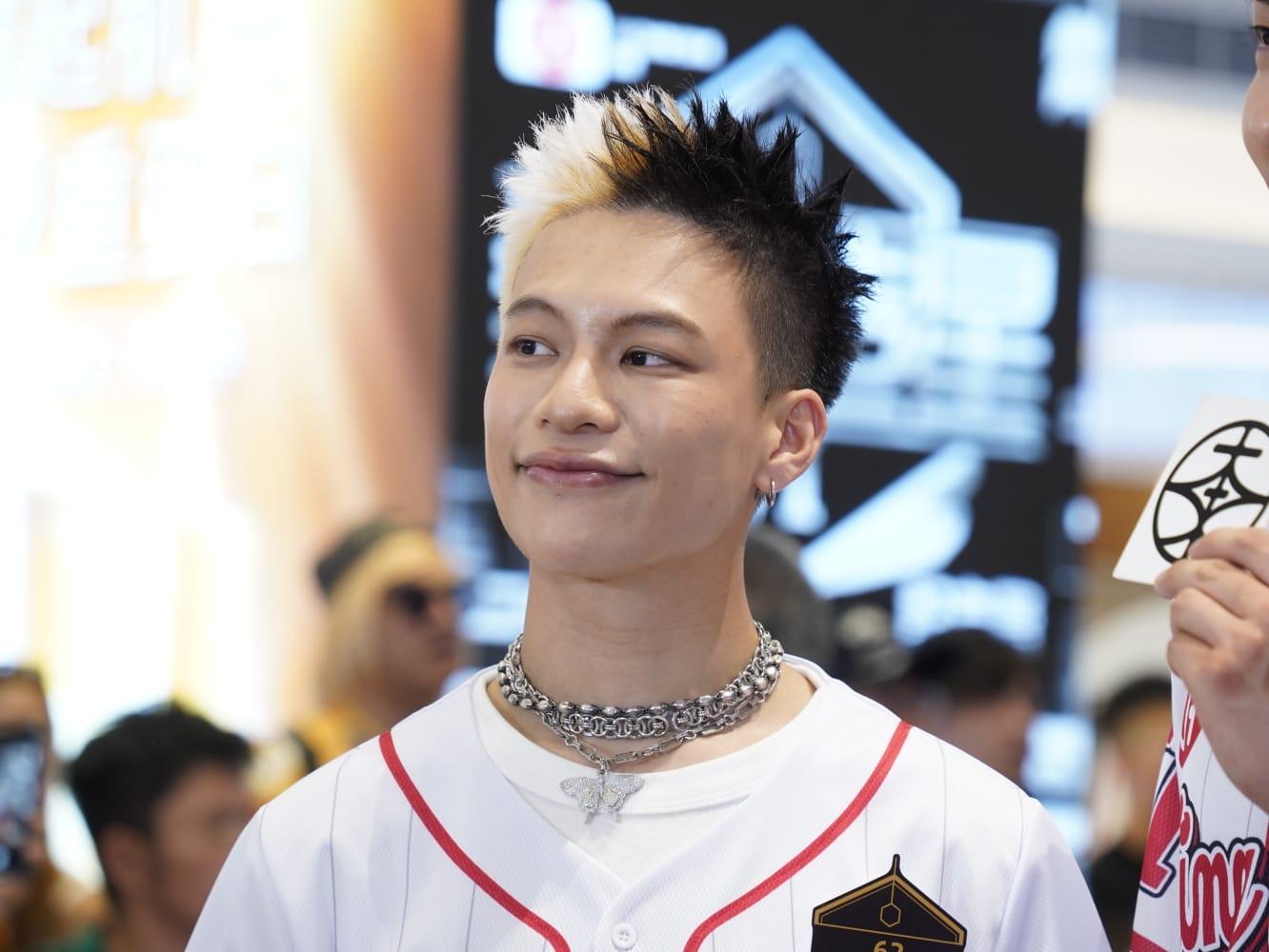 62號李進偉報稱職業是泰國巫師。