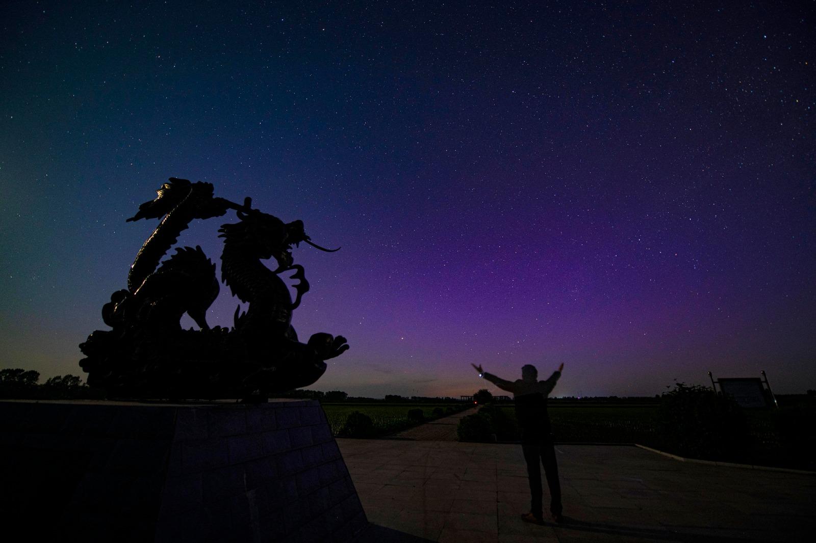 受地磁暴影響,黑龍江出現粉紅色及紫色極光。(新華社)