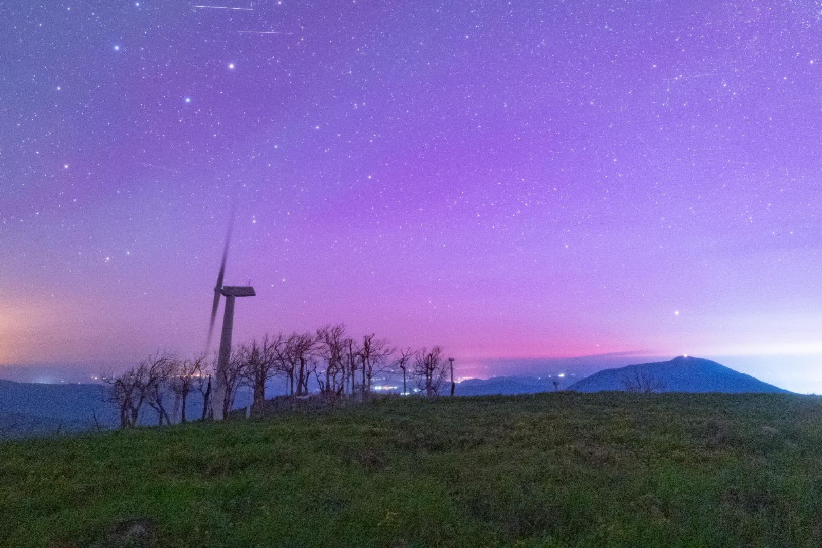 受地磁暴影響,黑龍江出現粉紅色及紫色極光。(新華社)