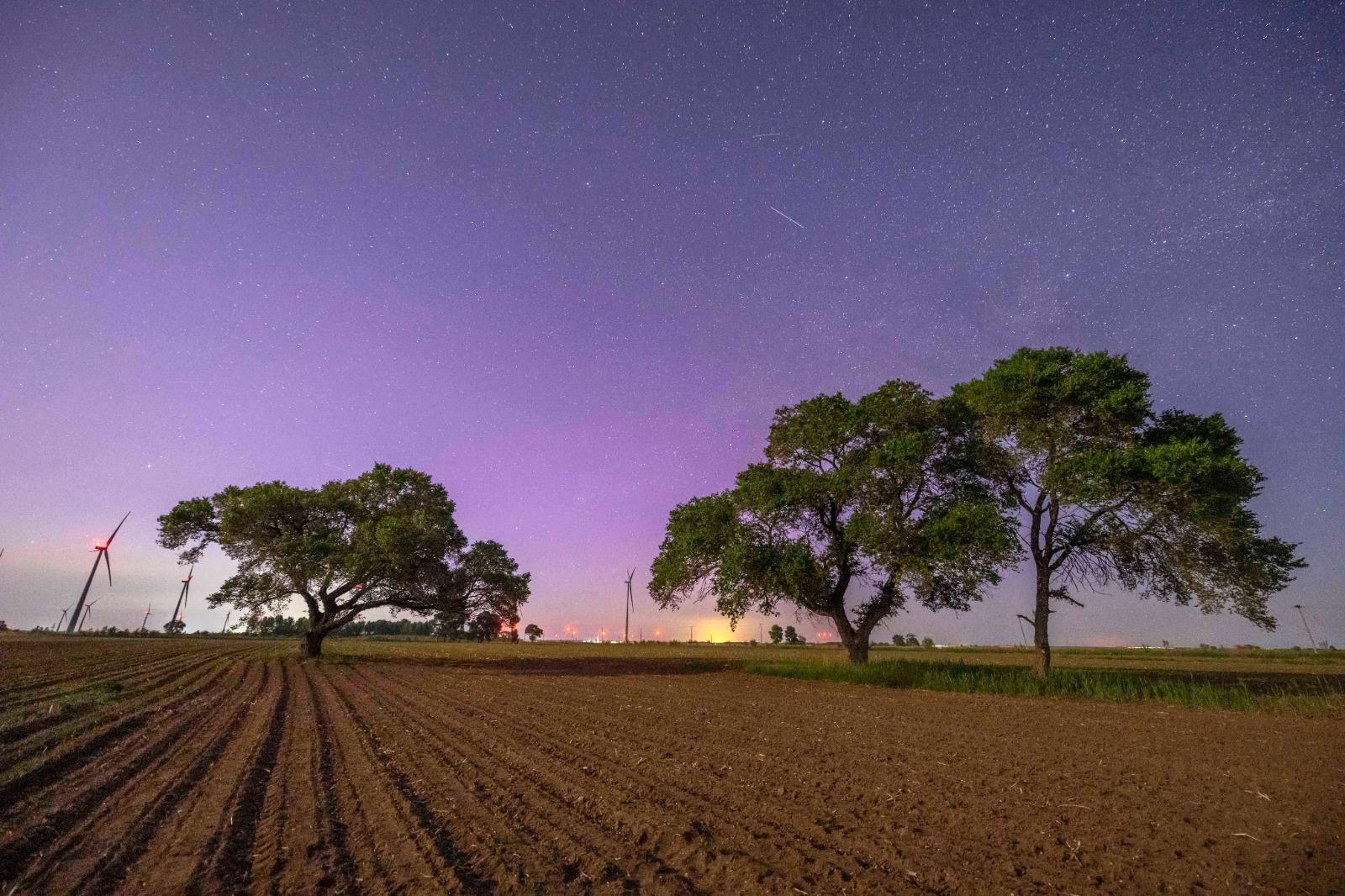 受地磁暴影響,黑龍江出現粉紅色及紫色極光。(新華社)