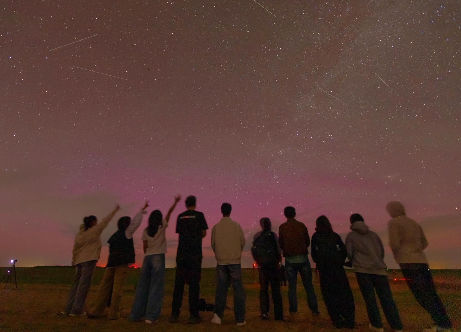 受地磁暴影響,黑龍江出現粉紅色及紫色極光。(新華社)