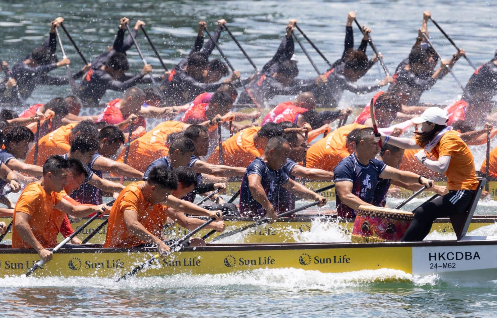 旅發局「永明香港國際龍舟邀請賽」一連兩日在維港上演 。(蘇文傑攝)