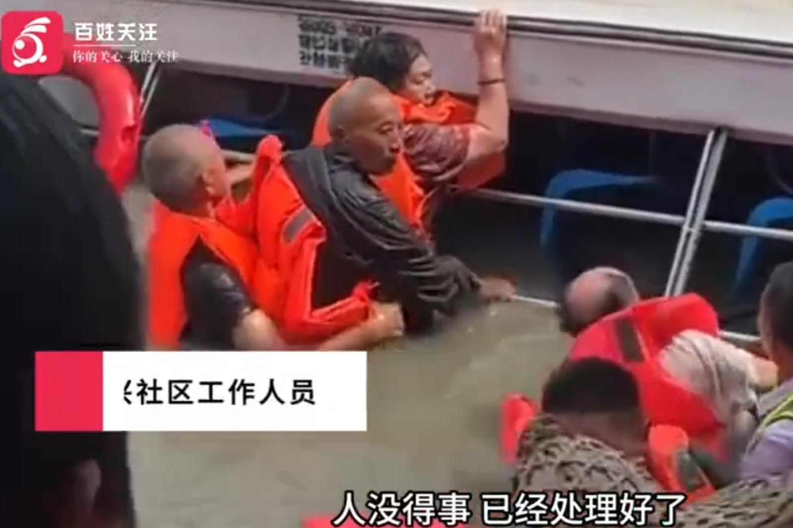 四川成都千畝荷塘景區發生意外,幸沒有人傷亡。(影片截圖)