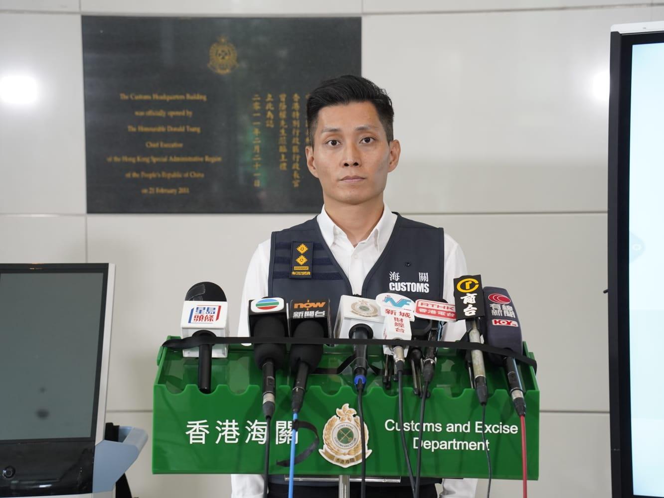 海關版權及商標調查科高級調查主任吳家俊。(歐迪栢攝)