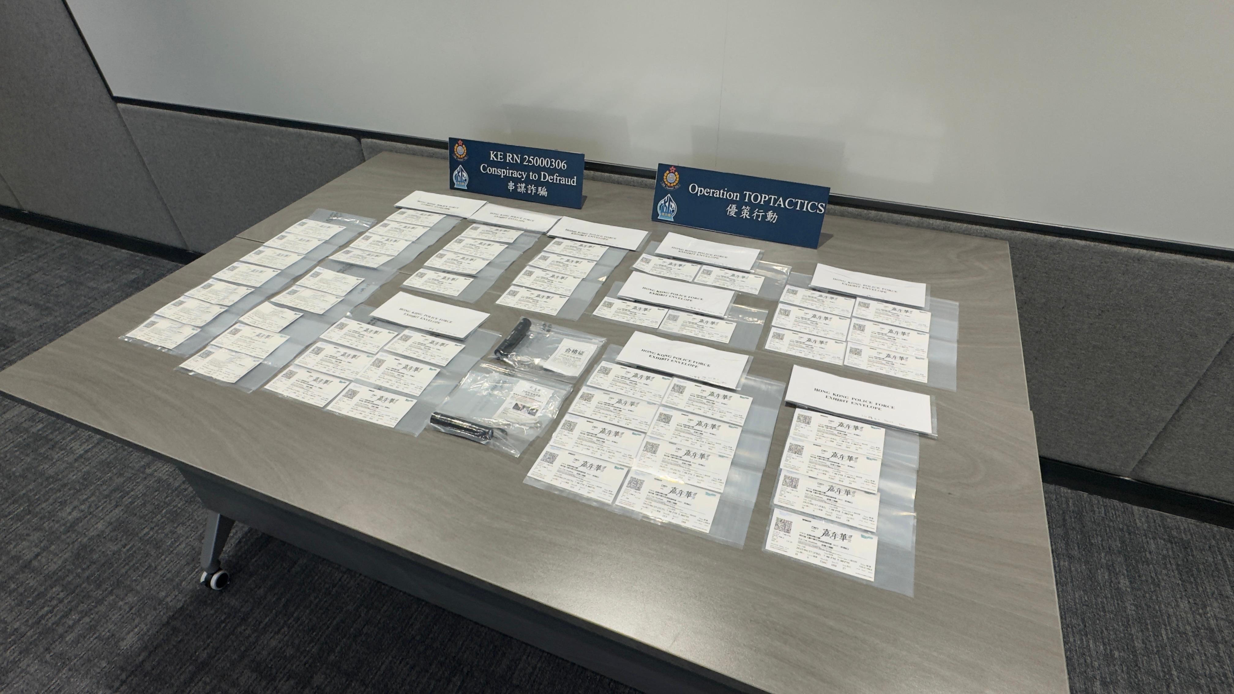 行動中撿獲52張高仿演唱會門票,當中有40張在被捕人身上檢取,市值接近10萬元。