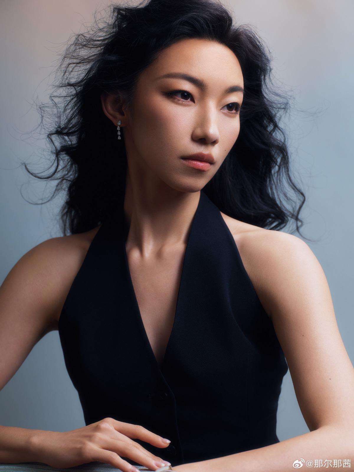 《長安的荔枝》飾演胡商商會會長的內蒙古女星那爾那茜。