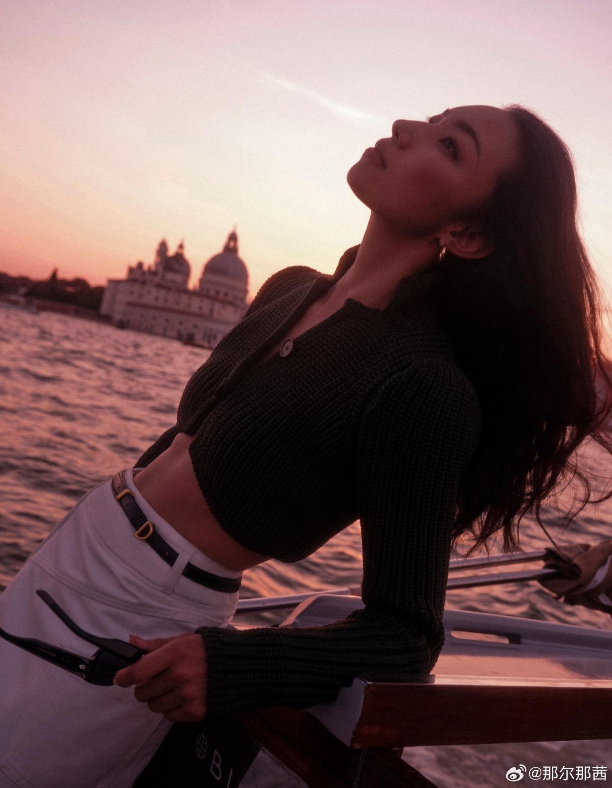 《長安的荔枝》飾演胡商商會會長的內蒙古女星那爾那茜。